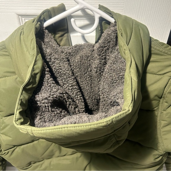 Brand New Carhartt coat. Green. XS can be worn by anyone - Picture 5 of 6